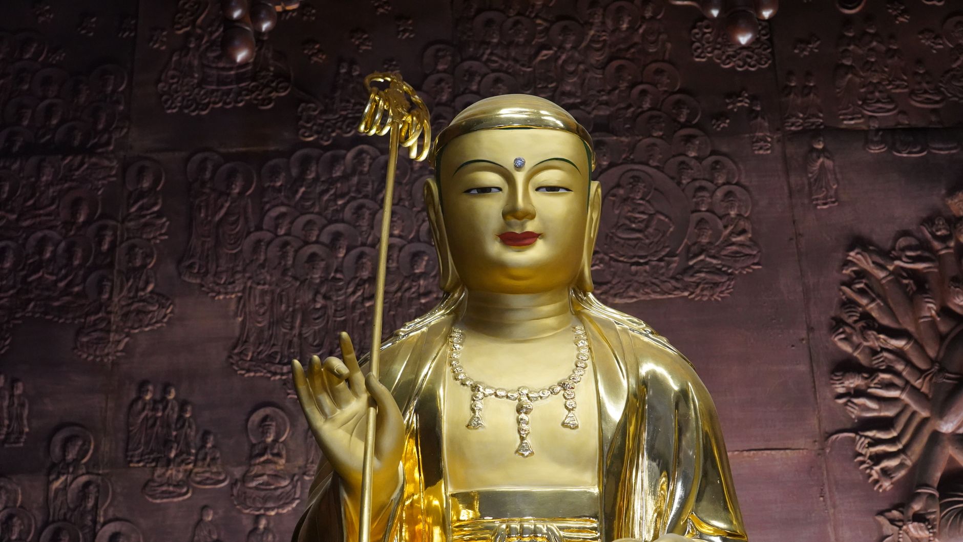 Tôn tượng Đại Thế Chí Bồ Tát trong chánh điện
