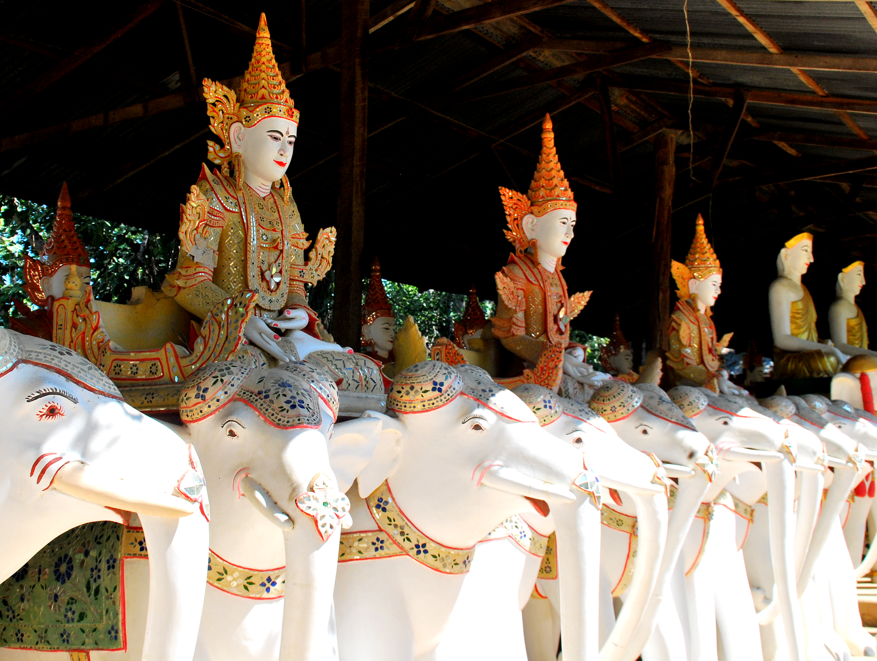 Tranh giấc mộng voi trắng của hoàng hậu Ma Da