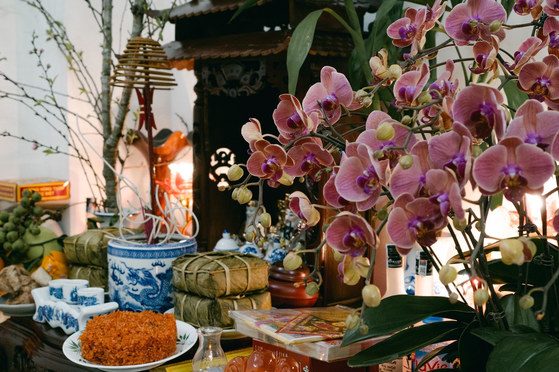 Mâm cỗ cúng cơm mới ngày rằm tháng 10 trên bàn thờ gia tiên