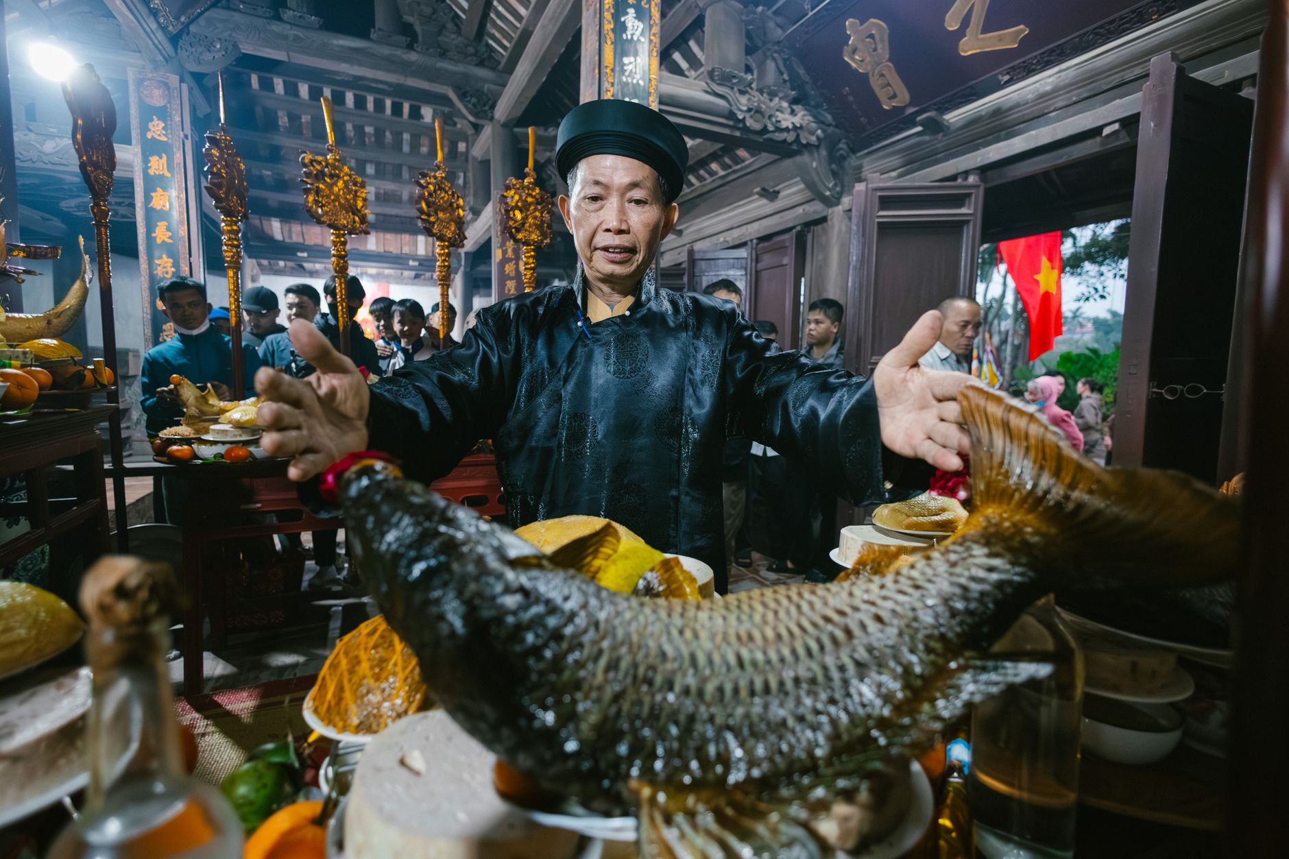 Bàn thờ Phật với mâm cúng rằm tháng 7
