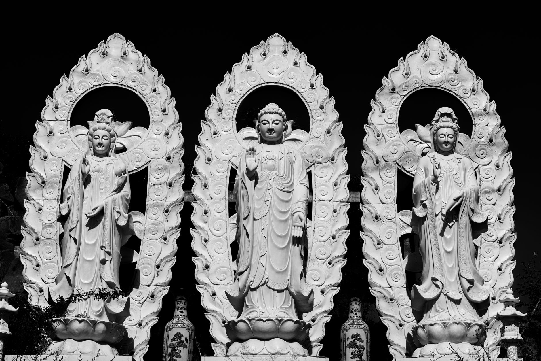 Tôn tượng Đại Thế Chí Bồ Tát trong chánh điện