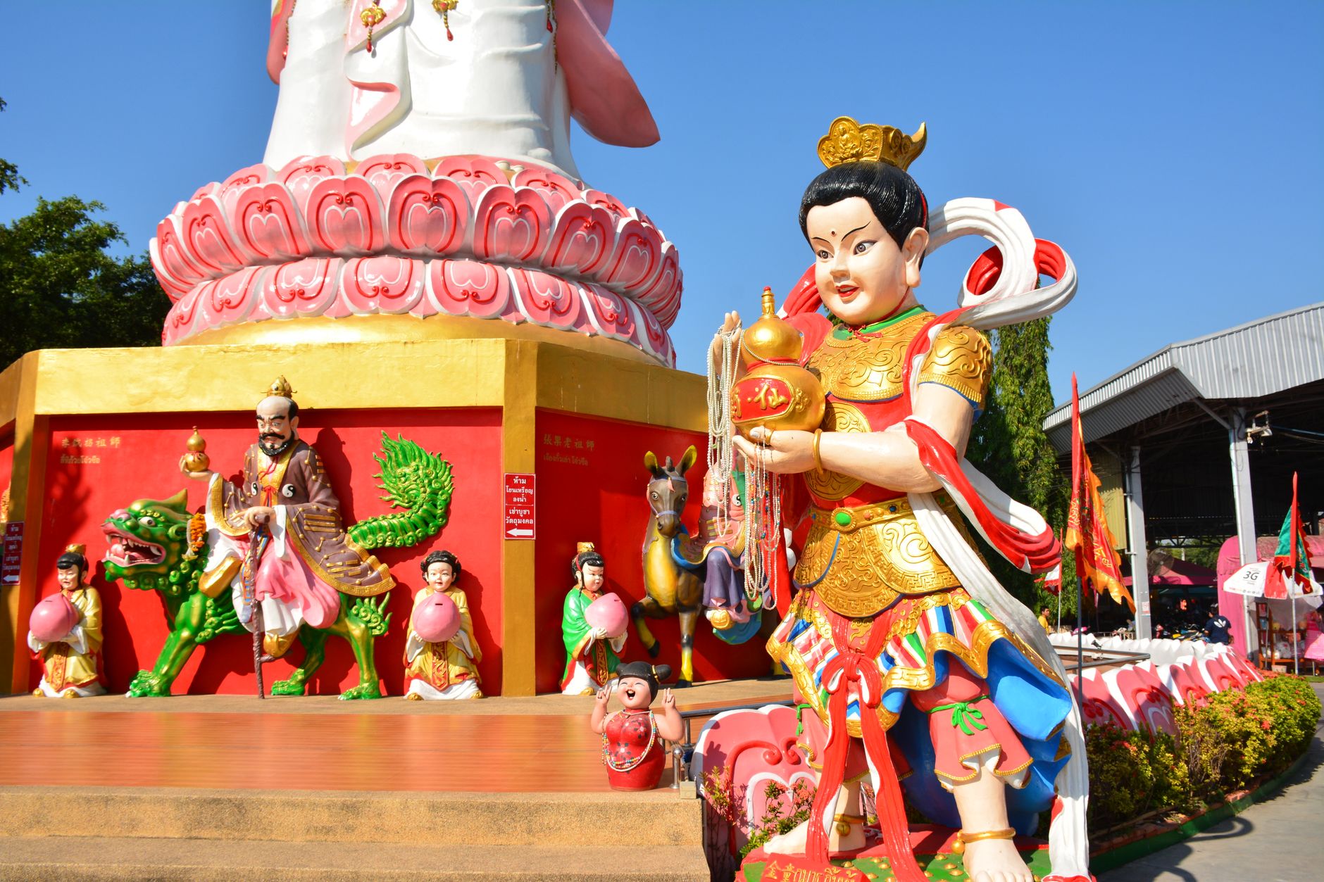 Tượng vua trời Đế Thích Indra trong văn hóa Phật giáo