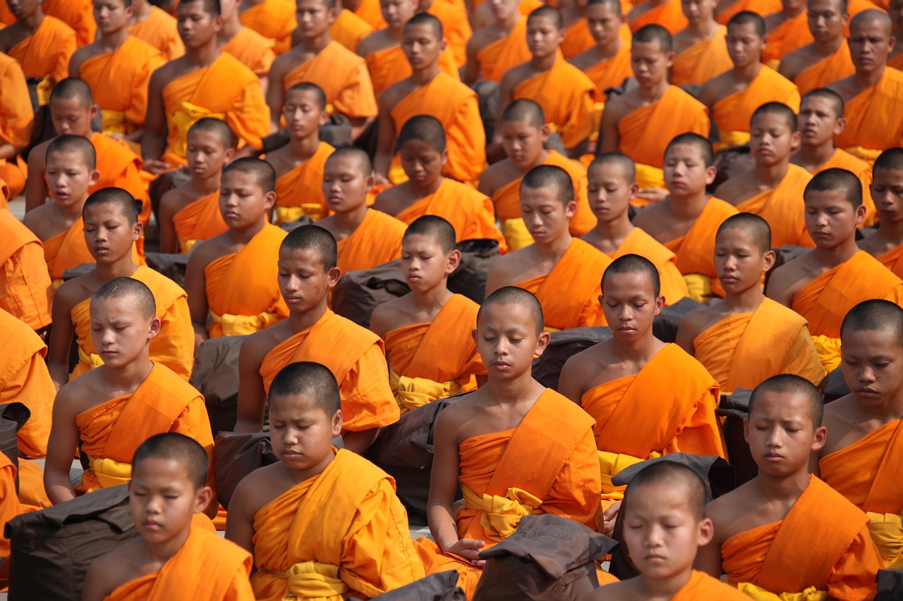 Một vị tăng trẻ trong lễ thọ giới tại chùa